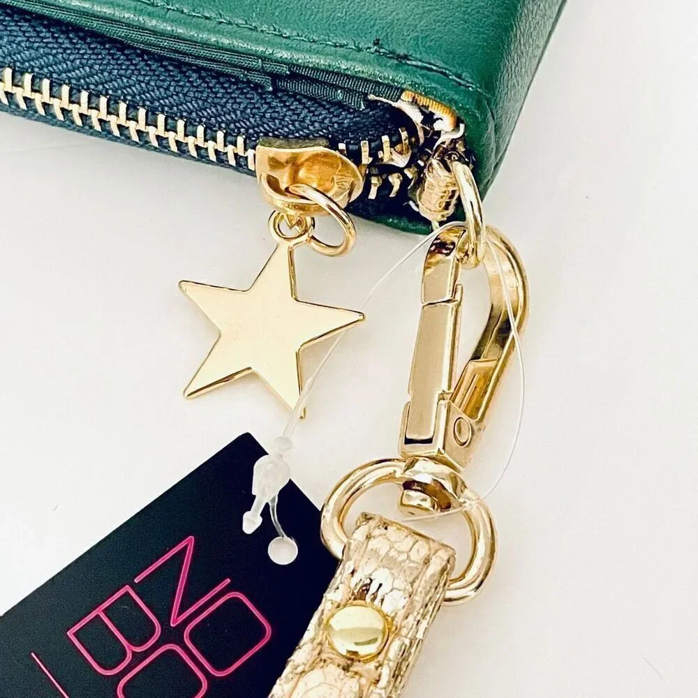 NWT No Boundaries Hunter Green w/ Gold Star Zip All Around Wristlet Wallet
